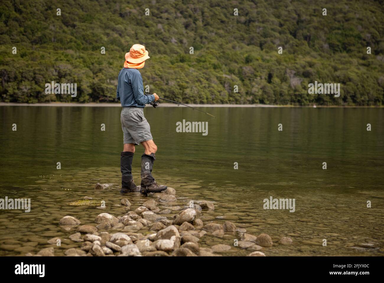 Pêche au trapèche dans les lacs Mavora, près de Mossburn, Île du Sud, Nouvelle-Zélande Banque D'Images