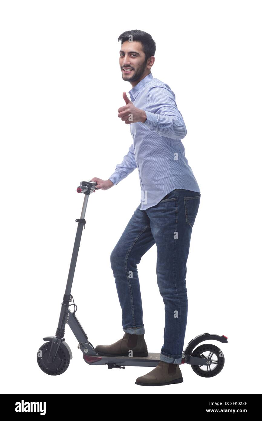 vue latérale. jeune homme attrayant avec un scooter électrique. Banque D'Images