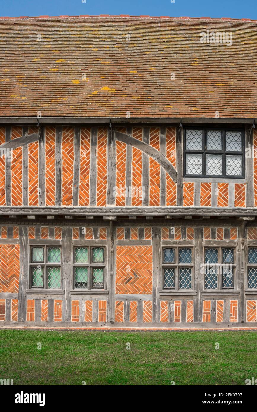 Architecture médiévale, vue sur le chêne à colombages de briques et de pierres de flanelle qui se trouvent dans le Moot Hall de la fin du XVe siècle à Aldeburgh, Suffolk, Royaume-Uni Banque D'Images