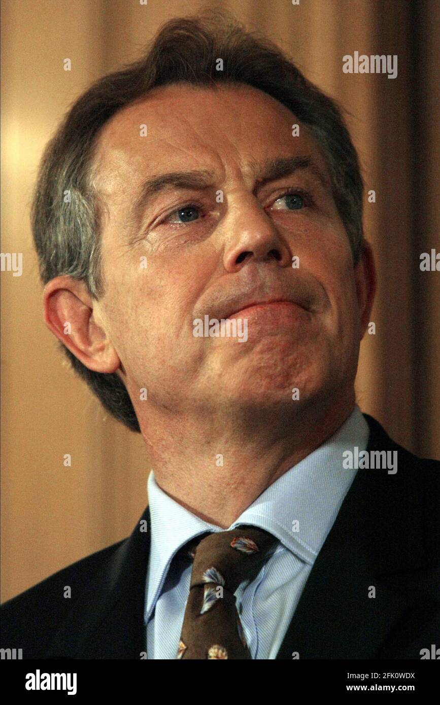 Le Premier ministre britannique Tony Blair lors d'une conférence de presse à sa résidence officielle à Downing Street, Londres, le jeudi 22 juillet 2004. M. Blair a indiqué qu'il ne quitterait pas Downing Street depuis au moins cinq ans en disant aux journalistes: "Nous venons de publier ces stratégies de cinq ans et je veux les voir à travers". Voir PA Story POLITICS Blair. PA photo: David Sandison / WPA / indépendant. Banque D'Images