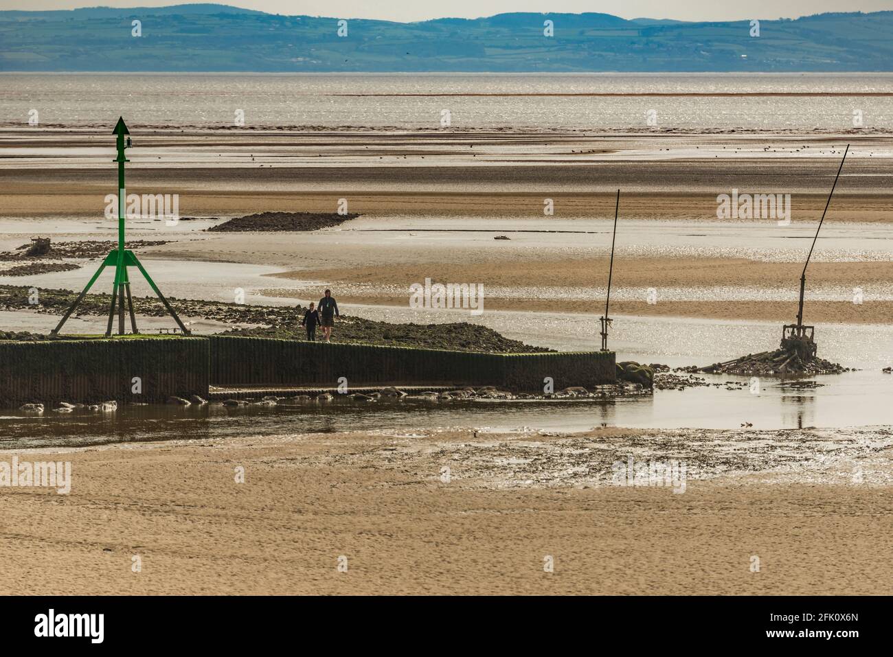 La rivière Alt coule dans l'estuaire de la rivière Mersey à Hightown. Banque D'Images