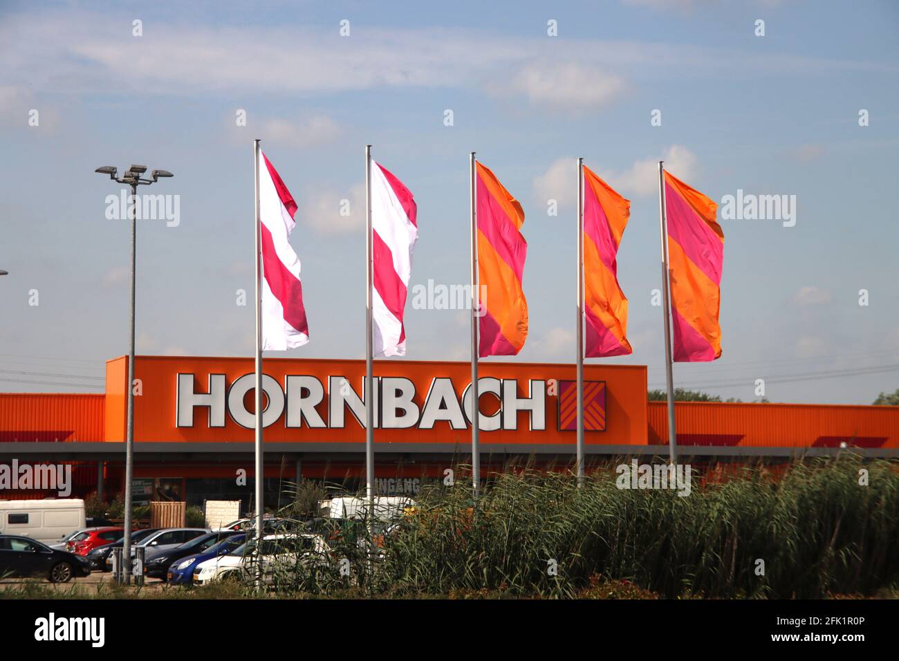Grande succursale orange du magasin de bricolage Hornbach à Nieuwerkerk Aan  den IJssel aux pays-bas Photo Stock - Alamy