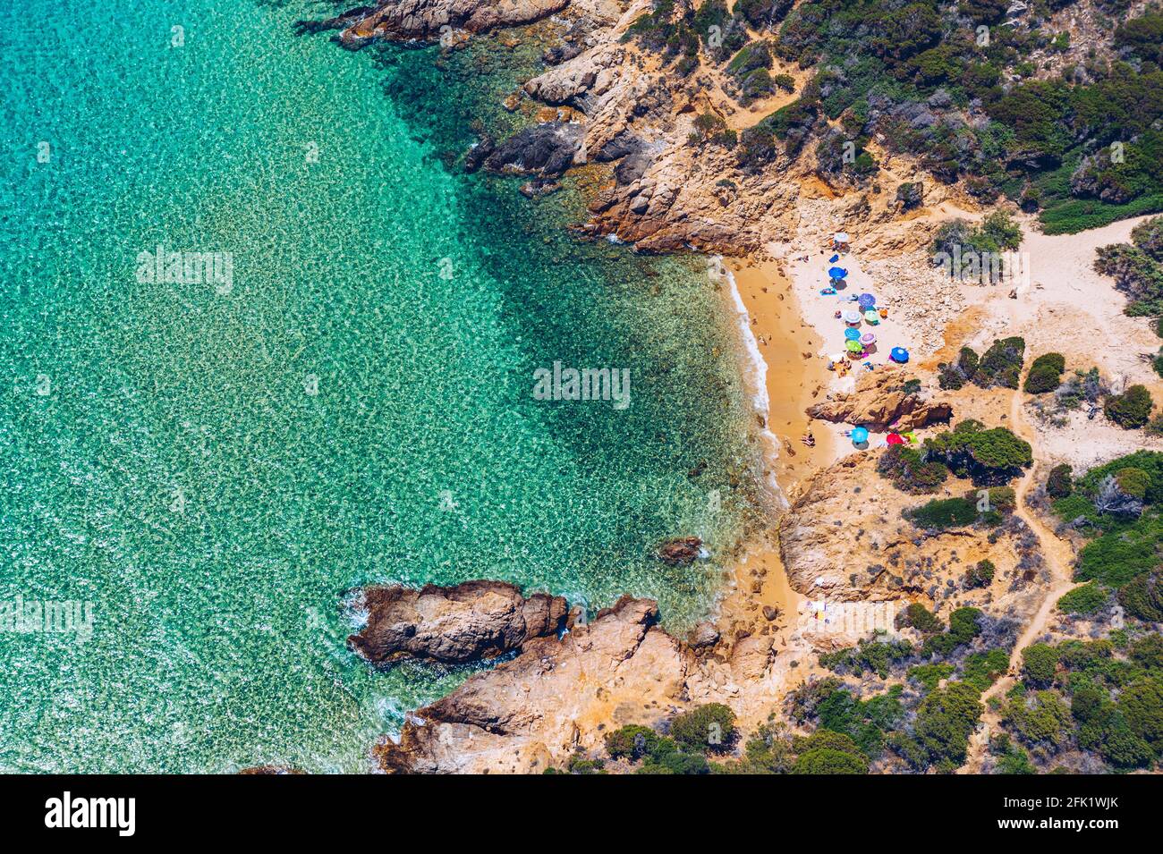 Panorama des magnifiques plages de Chia, Sardaigne, Italie. Vue sur la magnifique baie de Chia et les magnifiques plages, l'île de Sardaigne, l'Italie. Belle mer an Banque D'Images