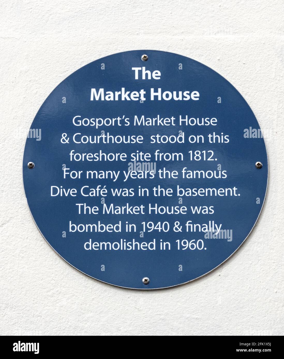 Plaque bleue du patrimoine sur le site de l'ancienne Market House Mumby Road, Gosport, Hampshire, Angleterre, Royaume-Uni Banque D'Images