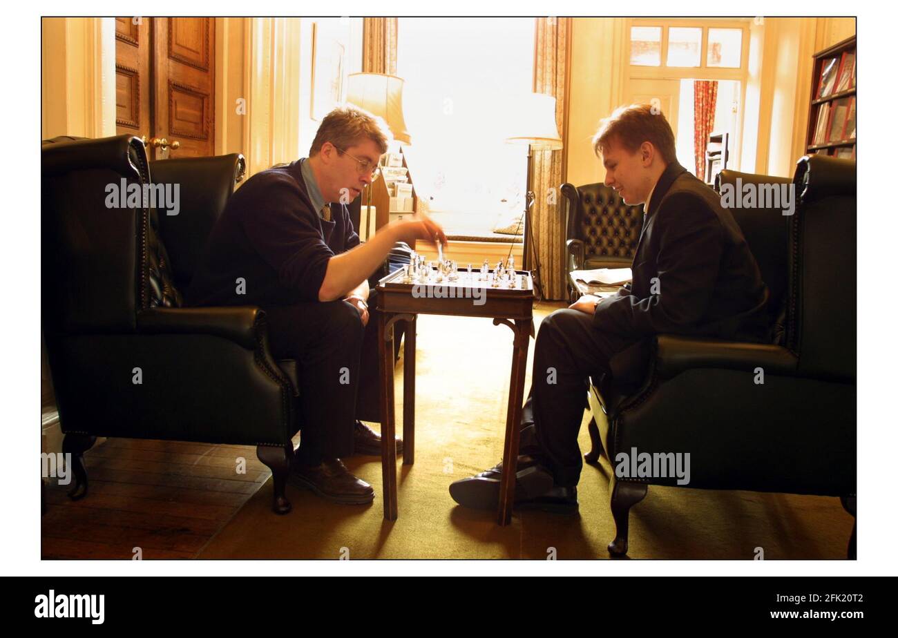 Une partie d'échecs dans la bibliothèque de Westminster School, Deans Yard, Westminster, London.pic David Sandison 21/3/2003 Banque D'Images