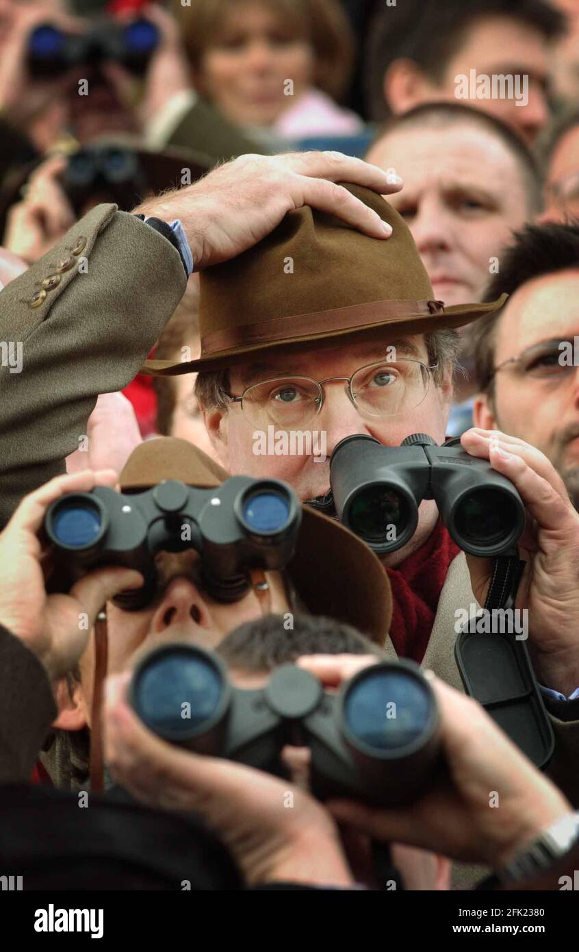 PUNTERS AUX COURSES DE CHELTENHAM.11/3/03 PILSTON Banque D'Images