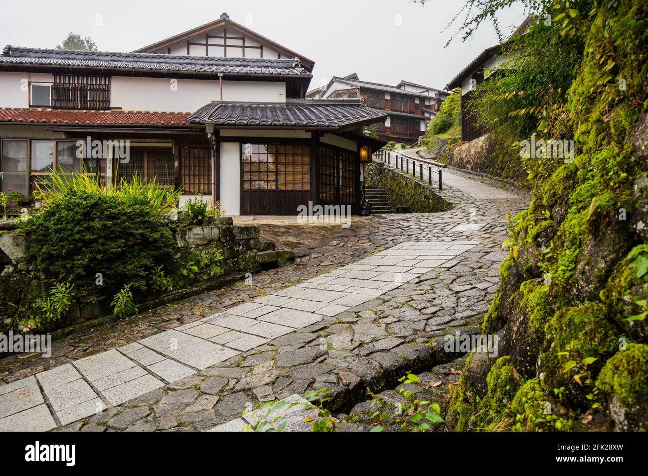 Ancienne ville de poste de Magome. Village touristique japonais. Sentier Nakasendo randonnée pédestre dans la vallée de Kiso. Chemins sinueux, routes de la période Edo et sentiers pédestres. Banque D'Images