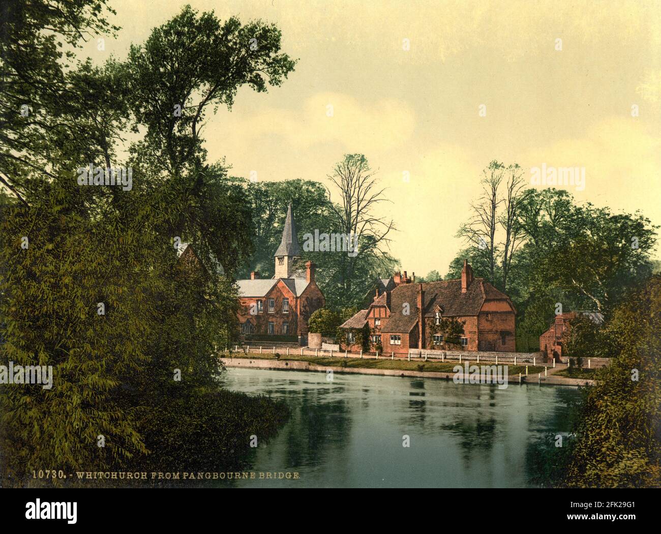Whitchurch et la Tamise dans le Berkshire comme vu de Le pont de Whitchurch vers 1890-1900 Banque D'Images