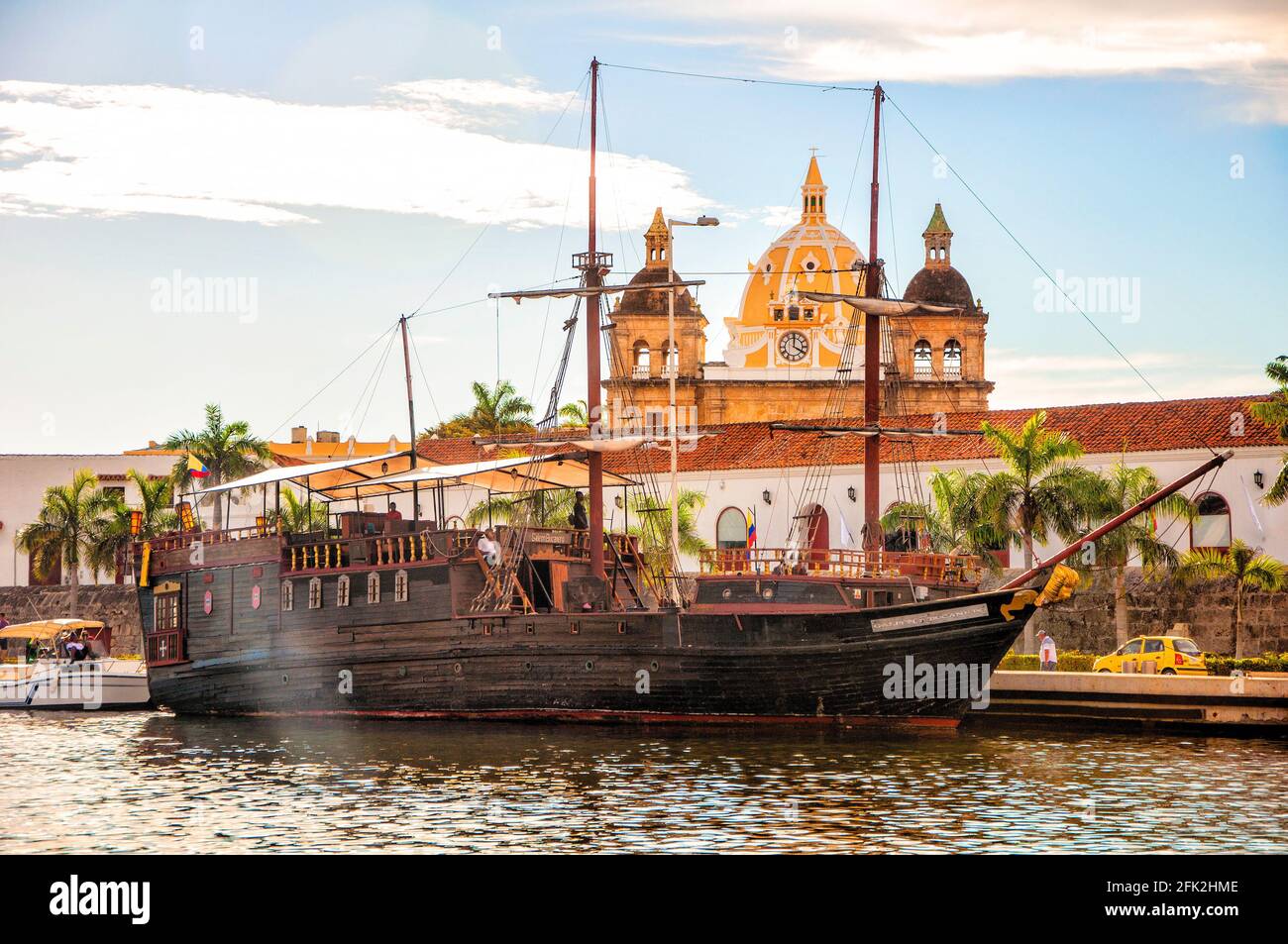 Église et ancien navire. Cartagena, Colombie. Banque D'Images
