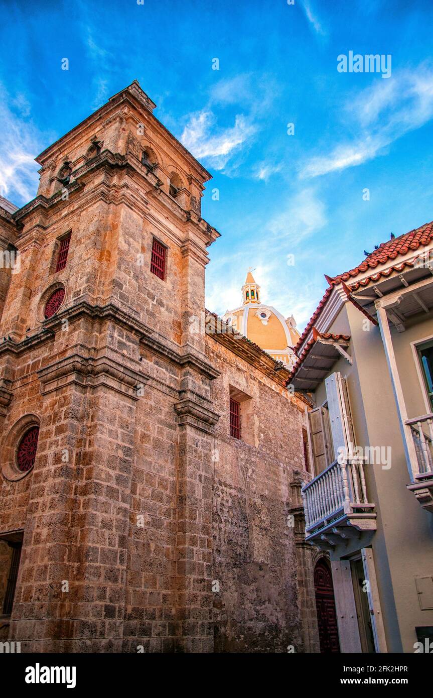 L'église de San Pedro Claver, dans les rues de la ville fortifiée, à Cartagena de Indias, Colombie. Banque D'Images