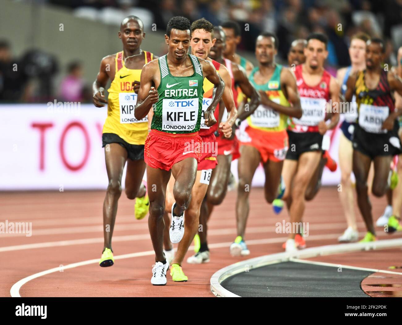 Aron Kifle (Érythrée), Jacob Kiplimo (Ouganda). 5000 mètres hommes, qualification. Championnats du monde de l'IAAF Londres 2017 Banque D'Images
