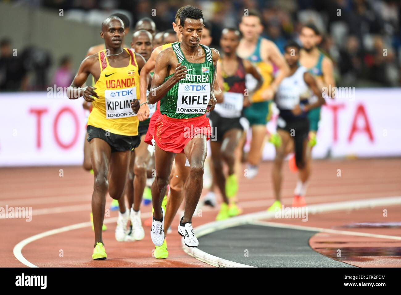 Aron Kifle (Érythrée), Jacob Kiplimo (Ouganda). 5000 mètres hommes, qualification. Championnats du monde de l'IAAF Londres 2017 Banque D'Images