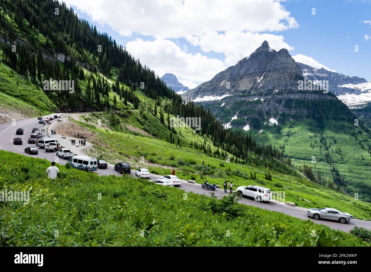 Parc national de Glacier, États-Unis - 4 juillet 2016 : parking du mur de pleuring surpeuplé le jour férié national du 4 juillet Banque D'Images