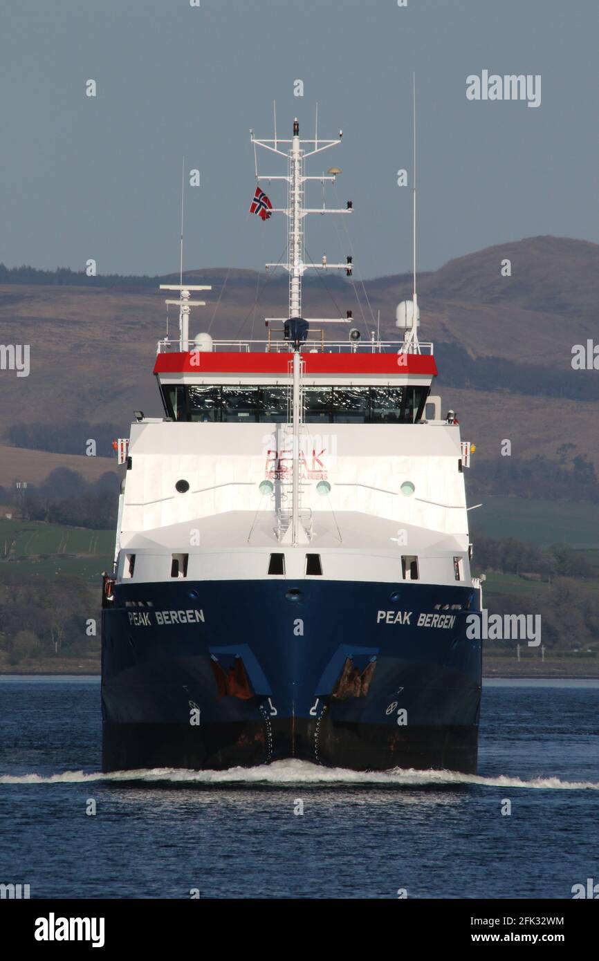 MV Peak Bergen, un cargo exploité par Peak Project Carriers (Peak Group), passant par le port East India de Greenock sur le Firth of Clyde. Banque D'Images