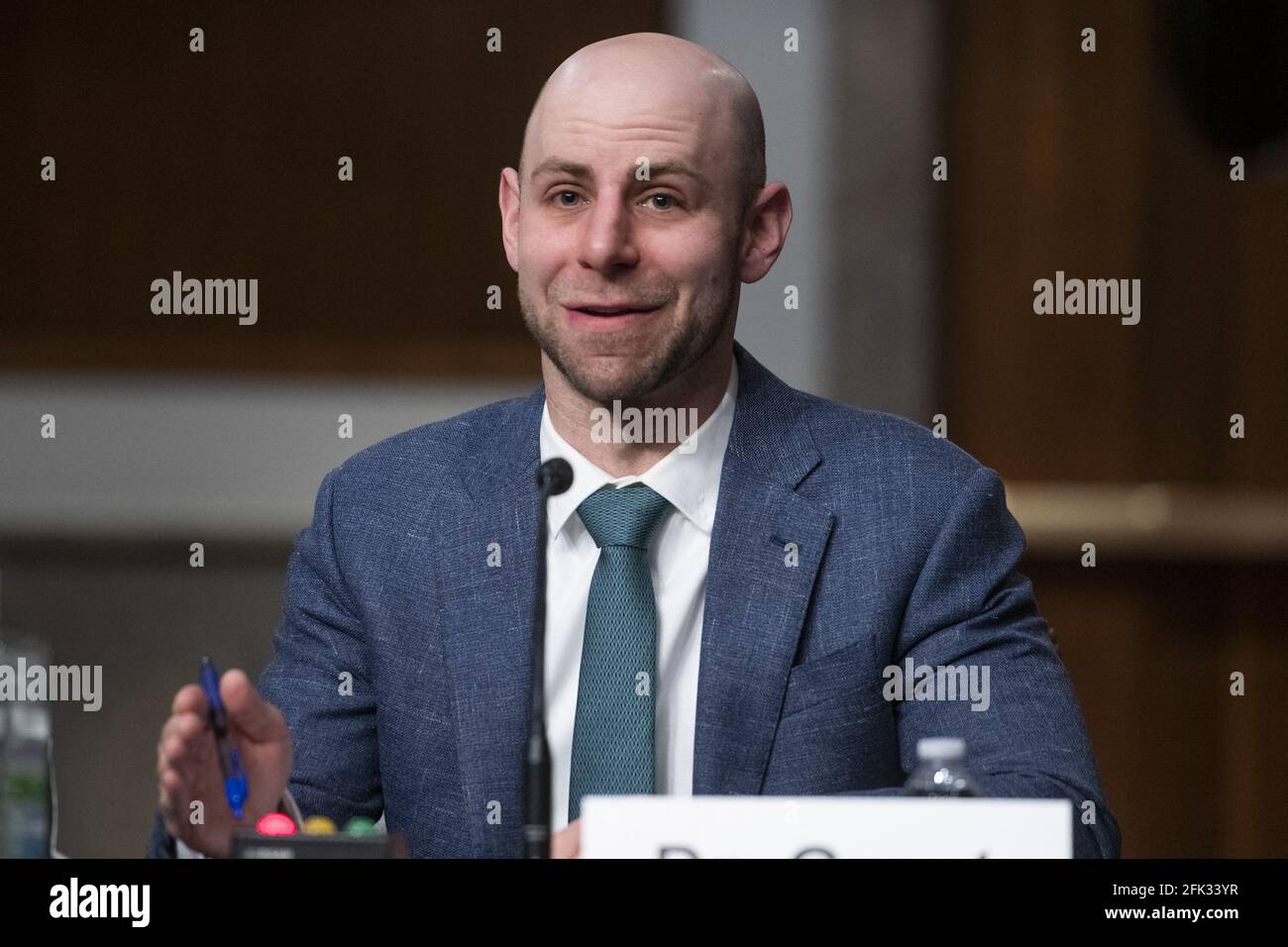 Dr. Adam Grant, professeur de gestion Saul P. Steinberg, Wharton School of Business, Université de Pennsylvanie, comparaît devant une audience du Comité sénatorial sur les services armés pour examiner les défis et les possibilités de gestion du ministère de la Défense, dans l'édifice Dirksen du Bureau du Sénat à Washington, DC, USA, le mardi avril, 27, 2021. Photo de Rod Lamkey/CNP/ABACAPRESS.COM Banque D'Images