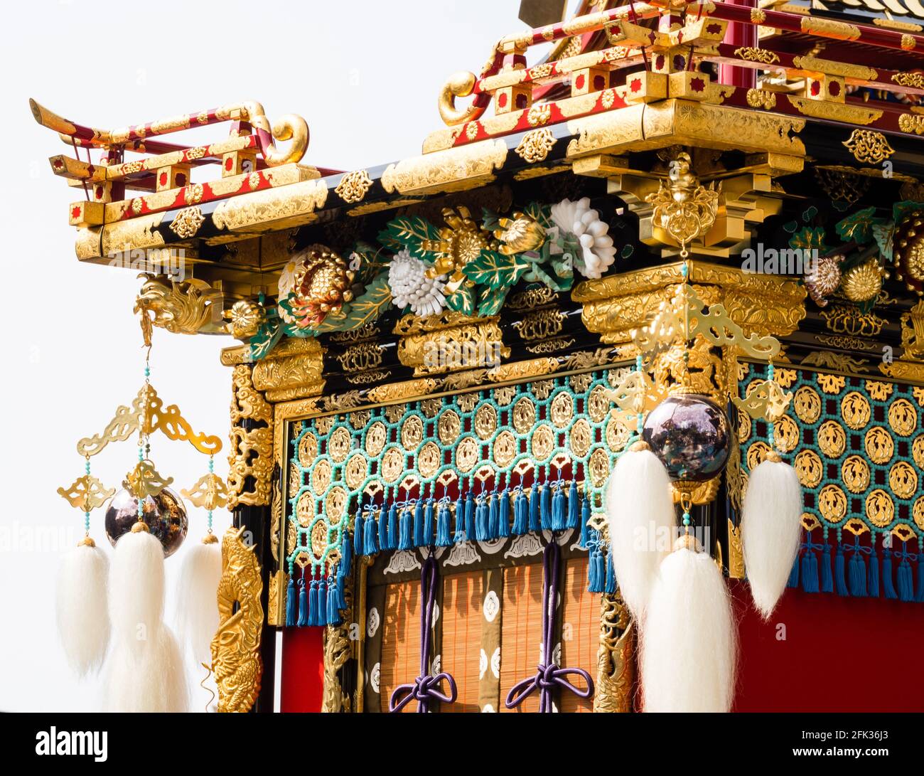 Takayama, Japon - 9 octobre 2015 : flottez somptueusement décoré dans la rue pendant le festival Takayama d'automne Banque D'Images