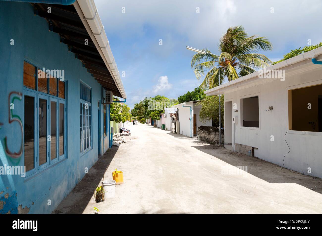 Rue sur l'île Huraa aux Maldives. Banque D'Images