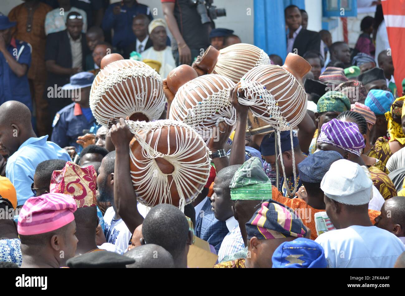 Shekere en exposition pendant le couronnement d'Oba Adeyeye Enitan Ogunwusi comme le 51e OONI d'Ife, État d'Osun, Nigeria. Banque D'Images