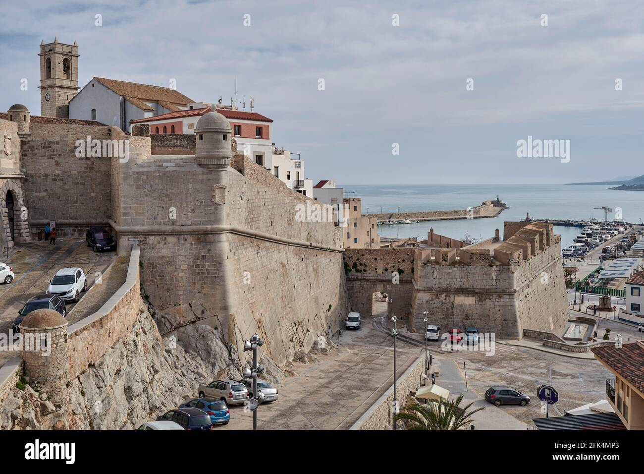 Le Castillo Palacio de Peñíscola ou le Château del Papa Luna est situé dans la plus haute zone de la roche dans une ville déclarée la plus belle en Espagne. Banque D'Images