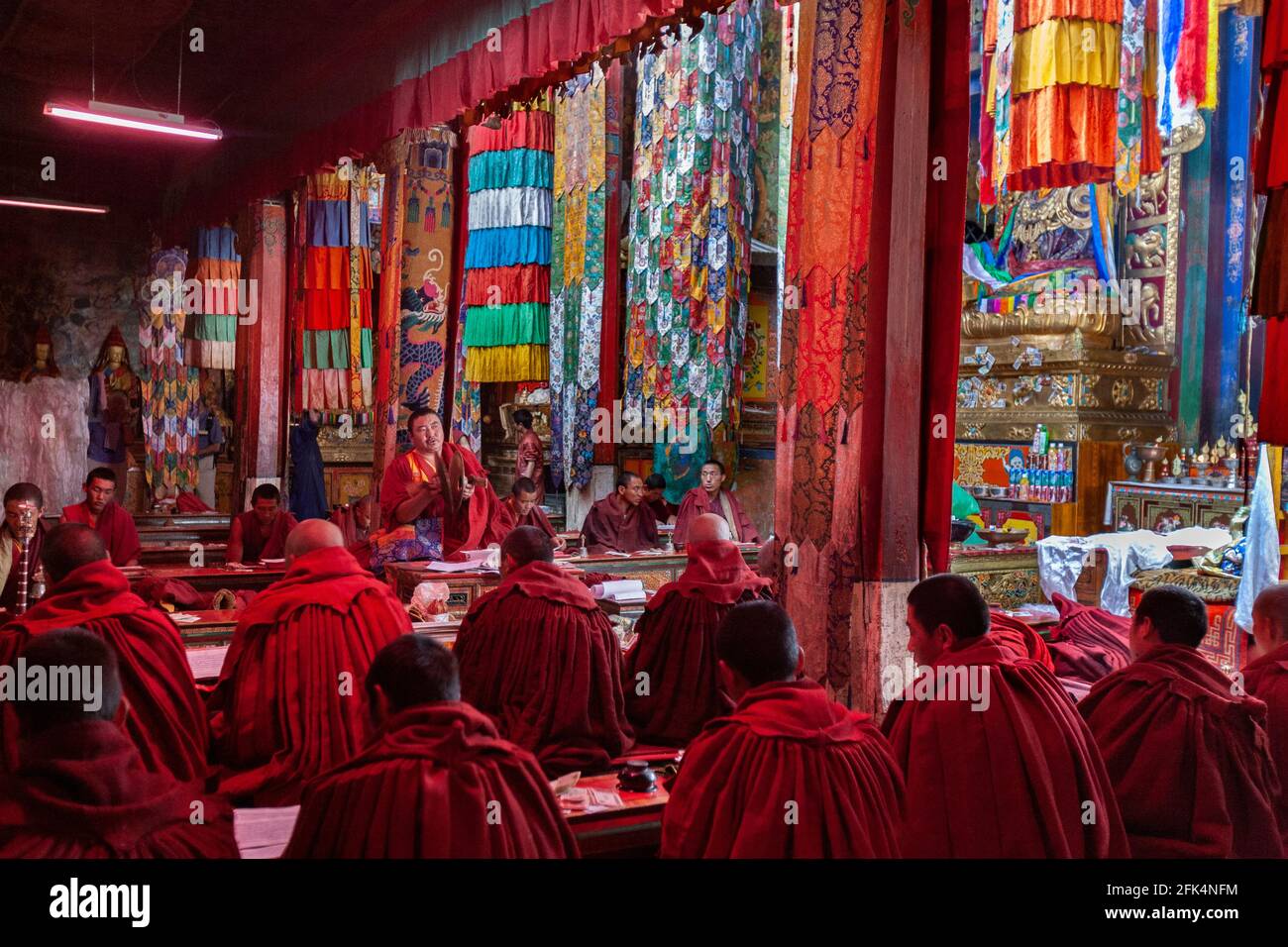 Moines au monastère de Samye dans la région autonome du Tibet en Chine. Bien que le site date de 763AD, Samye a été détruit pendant le Revoluti culturel Banque D'Images