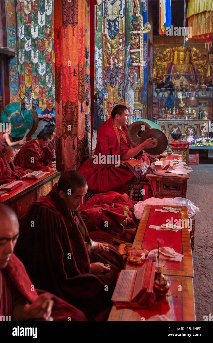 Moines au monastère de Samye dans la région autonome du Tibet en Chine. Bien que le site date de 763AD, Samye a été détruit pendant le Revoluti culturel Banque D'Images