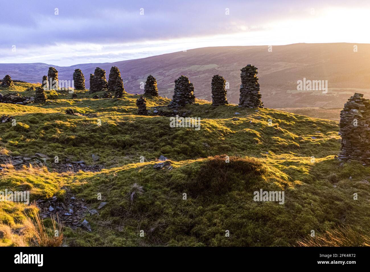 Cairns (connu localement sous le nom de curricks) construit de pierre murale au sommet de Talkin tomba à 381 mètres sur les Pennines du Nord à Talkin, Cumbria Royaume-Uni Banque D'Images