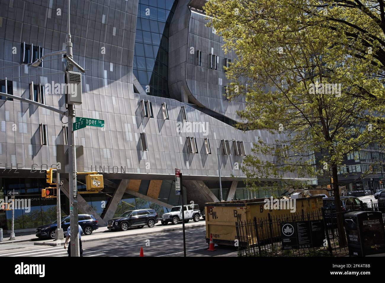 New York, NY, USA - 28 avril 2021: Cooper Union bâtiment de classe situé sur East 7th Street dans la section East Village de Manhattan Banque D'Images