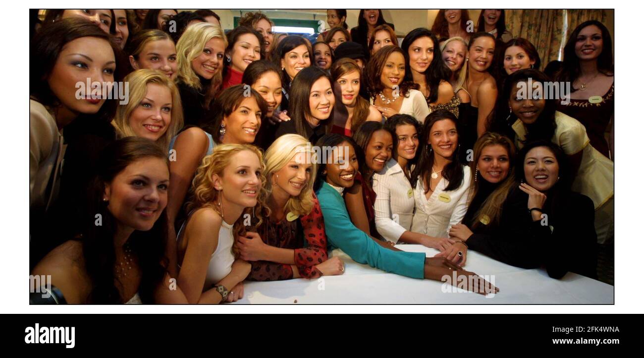 Mlle World Press Conf à l'hôtel Sheritan Heathrow de Londres... la compétition a été bien aimée à londres en raison des émeutes au Nigeria.pic David Sandison 25/11/2002 Banque D'Images