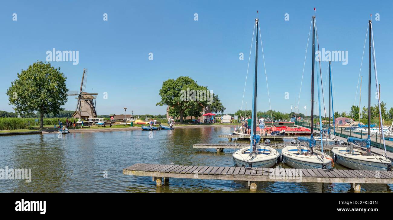 Moulin de Drainige appelé Eendrachtsmolen et location de bateaux près du lac Rotte Meren *** Légende locale *** Zevenhuizen, Zuid-Holland, pays-Bas, Winwm Banque D'Images