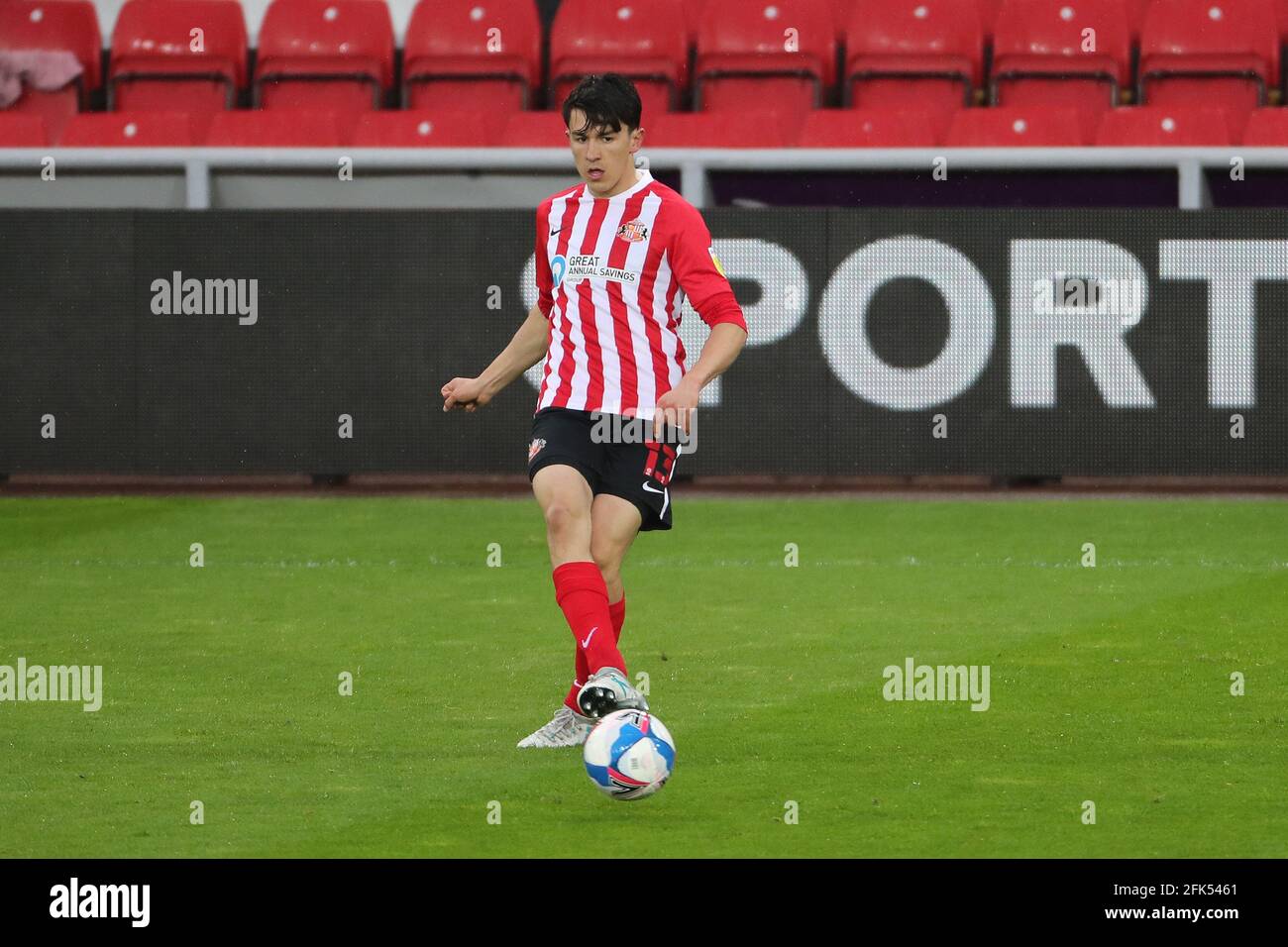 SUNDERLAND, ROYAUME-UNI. 27 AVRIL Luke O'Nien de Sunderland pendant le match de la Ligue 1 de pari du ciel entre Sunderland et Blackpool au Stade de lumière, Sunderland, le mardi 27 avril 2021. (Crédit : Mark Fletcher | INFORMATIONS MI) Banque D'Images