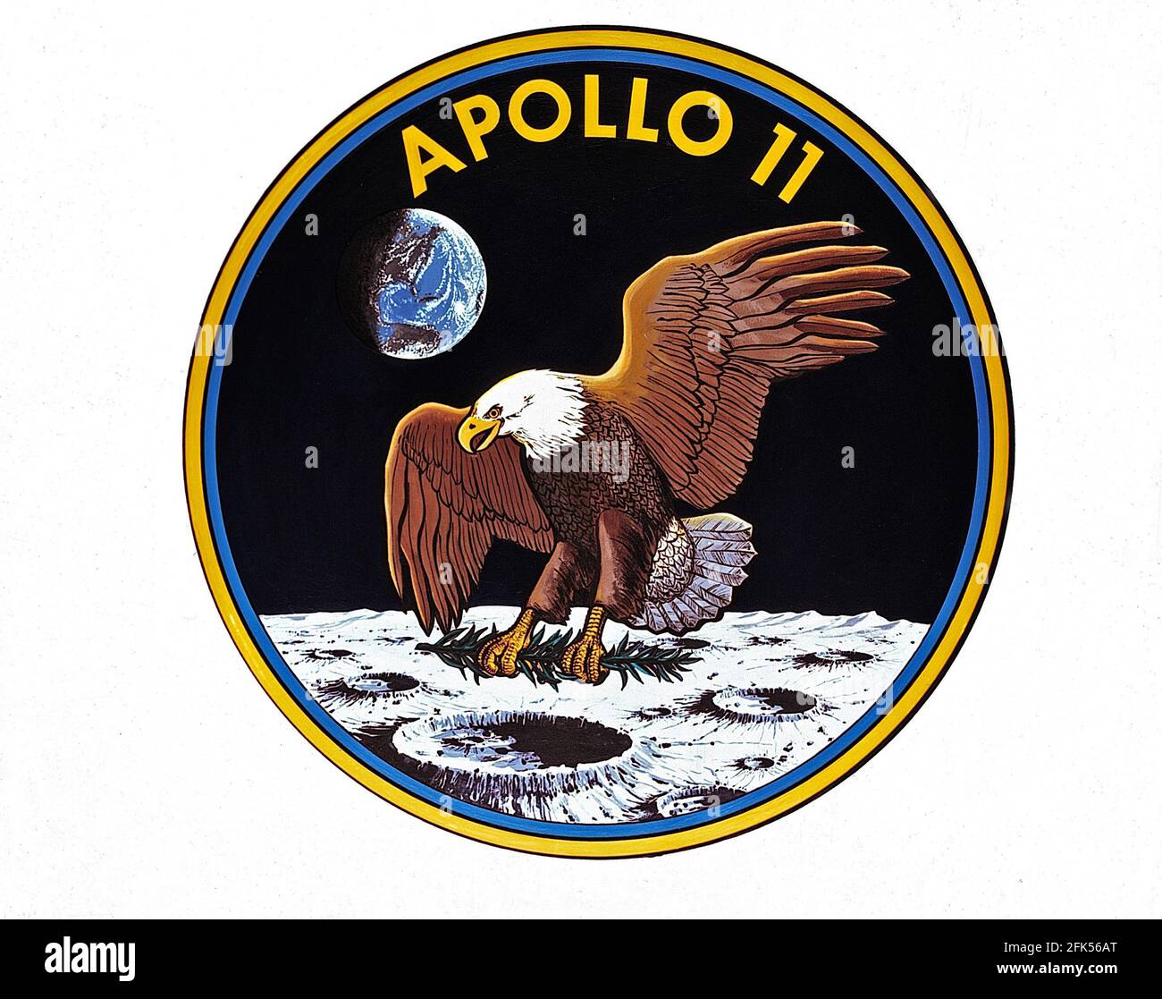 Houston, TX - (DOSSIER) -- l'emblème officiel d'Apollo 11, la première mission d'atterrissage lunaire prévue aux États-Unis dévoilé le 1er mai 1969. L'équipage de l'Apollo 11 était composé d'astronautes Neil A. Armstrong, commandant; Michael Collins, pilote du module de commande; et Edwin E. Aldrin, Jr., pilote du module lunaire. Il a été lancé à partir du Centre spatial Kennedy en Floride le 16 juillet 1969. Atterrissage lunaire le 20 juillet 1969. L'équipage a pris fin le 24 juillet 1969. L'insigne de l'Administration nationale de l'aéronautique et de l'espace (NASA) pour les vols Apollo est réservé à l'usage des astronautes et à l'usage officiel de la NASA A. Banque D'Images