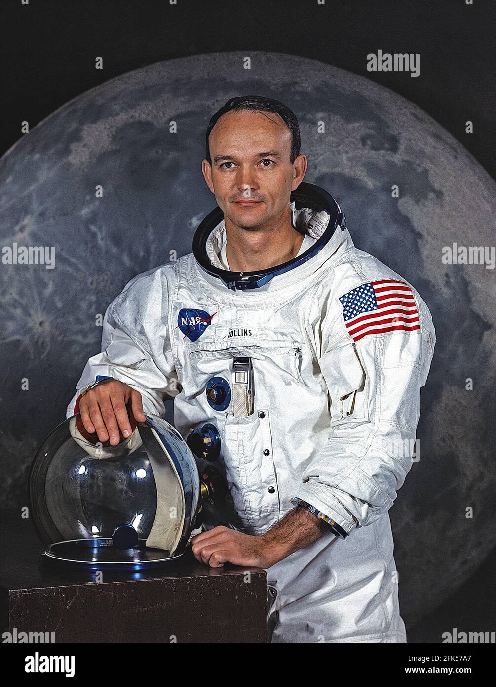 Photo du dossier - Houston, TX - -- Portrait de Michael Collins, module de commande (cm) pilote de la mission Lunar Landing Apollo 11 prise le 1er mai 1969. Apollo 11 a été le deuxième et dernier voyage de Collins dans l'espace. Il pilotait auparavant la mission Gemini 10 le 18 juillet 1966. Sur cette mission, Collins a terminé deux périodes d'activité extravéhiculaire (EVA). Lancement d'Apollo 11 le 16 juillet 1969. Collins est resté en orbite lunaire à bord du cm 'Columbia', tandis que ses coéquipiers Neil Armstrong et Buzz Aldrin débarquent sur la Lune. --- l'astronaute américain Michael Collins, qui a piloté le module de commande Apollo 11 pendant son crewm Banque D'Images