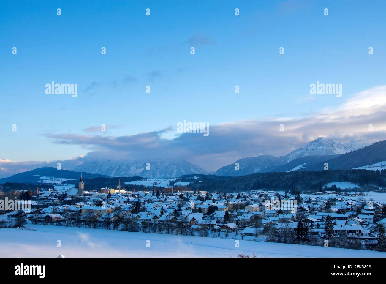 Winterliches Panorama über Teisendorf im Rupertiwinkel des Berchtesgadener Landes Banque D'Images