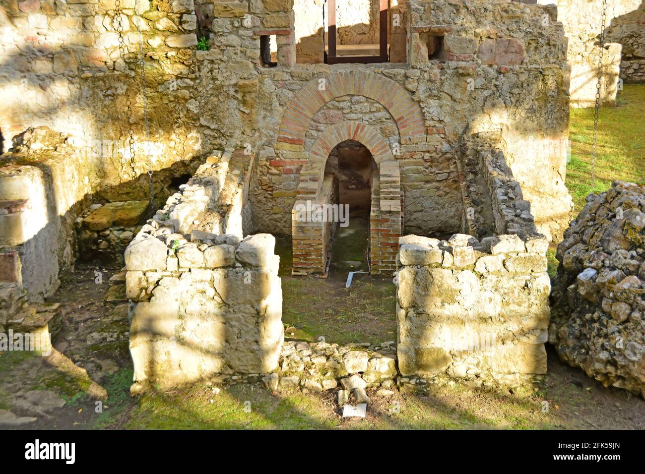 Anciens fours de chauffage central romains appelés hypocrét pour le chauffage au sol. Dans les mosaïques romaines anciennes classées au patrimoine mondial de l'UNESCO dans la Villa Romana del Casal Banque D'Images