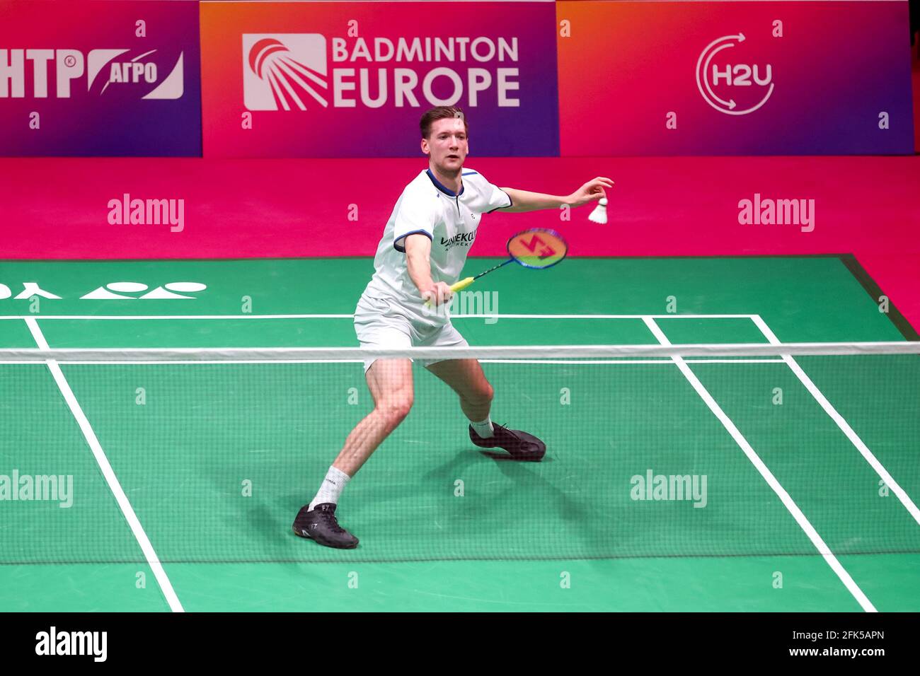 KIEV, UKRAINE - 27 AVRIL : Joran Kweekel pendant le 1er jour des 2021 championnats européens de badminton au Palais des sports le 27 avril 2021 à Kiev, Ukraine Banque D'Images