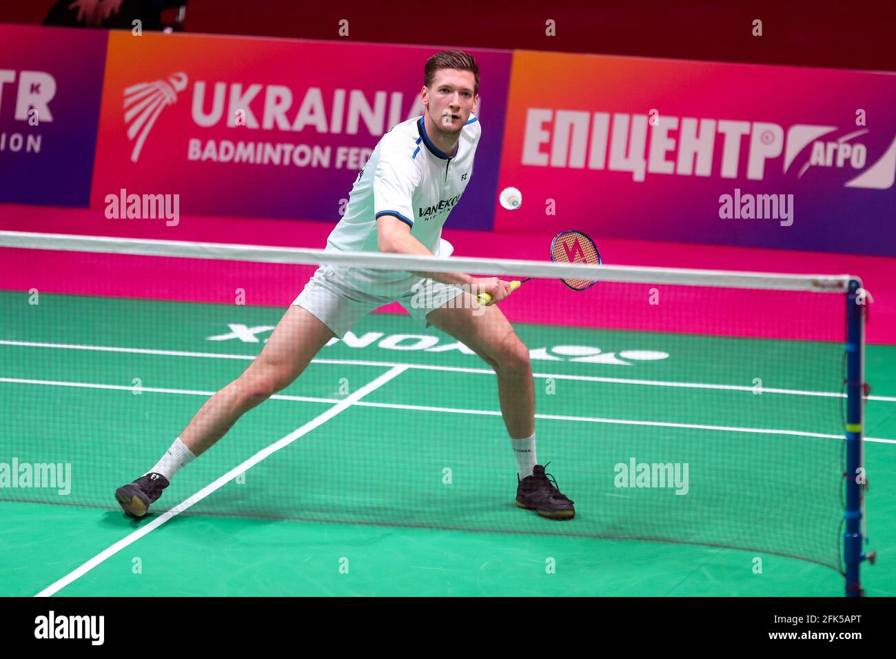 KIEV, UKRAINE - 27 AVRIL : Joran Kweekel pendant le 1er jour des 2021 championnats européens de badminton au Palais des sports le 27 avril 2021 à Kiev, Ukraine Banque D'Images
