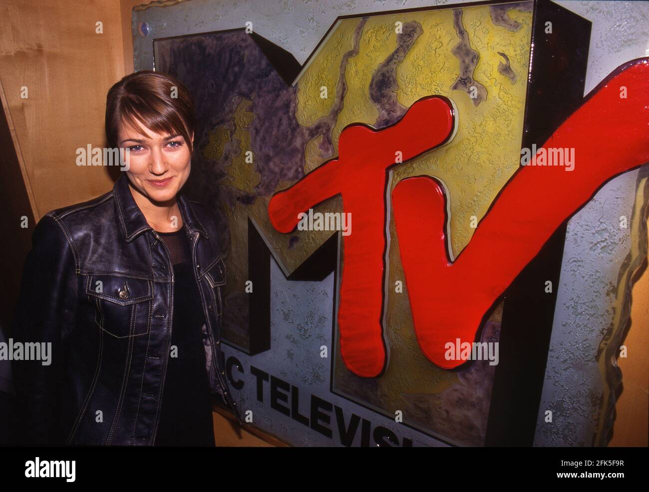 Maria Guzenina, actuellement membre du Parlement finlandais et ex-veejay à la télévision de musique MTV aux studios MTV à Londres dans les années 80. Banque D'Images
