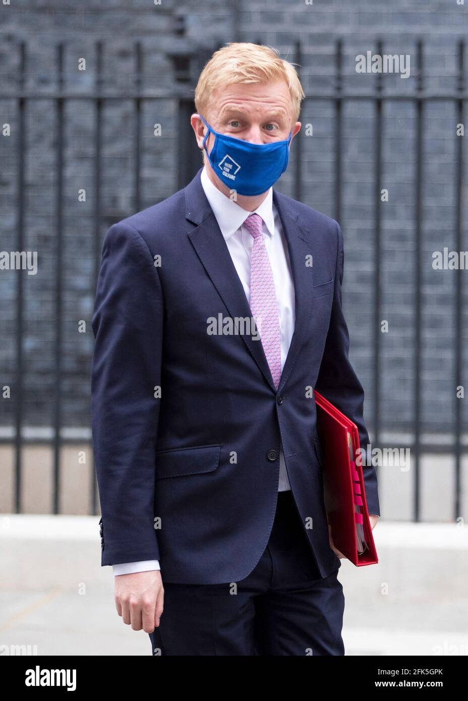Le député et ministre de la Culture, Oliver Dowden, quitte le no 10 Downing Street le mercredi 28 avril 2021 Banque D'Images