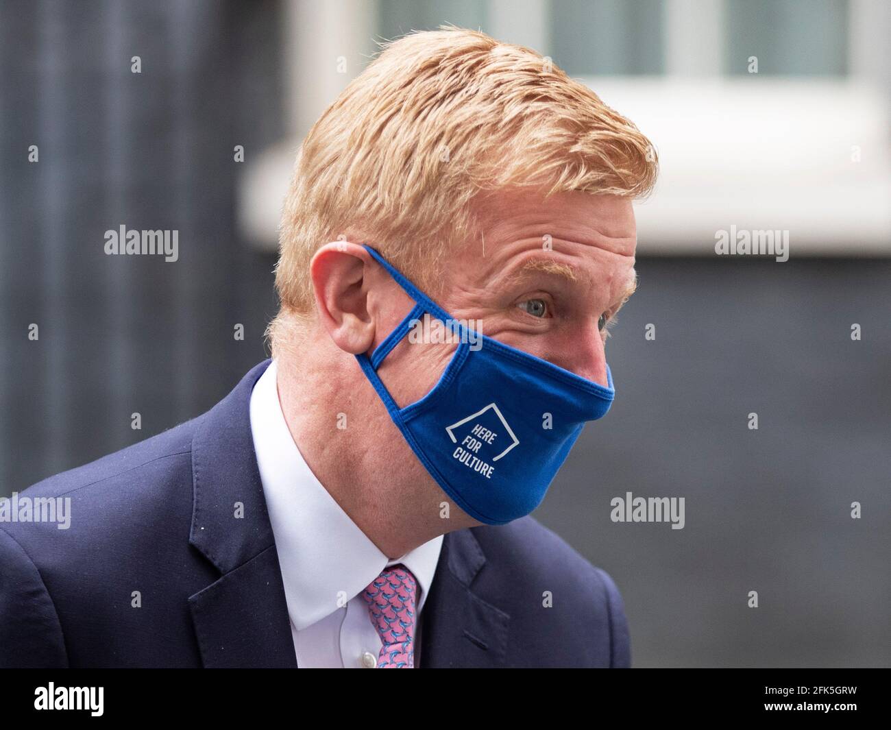 Le député et ministre de la Culture, Oliver Dowden, quitte le no 10 Downing Street le mercredi 28 avril 2021 Banque D'Images
