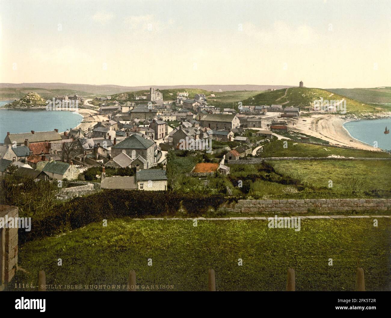 Hugh Town sur les Scilly Isles vu de la Garnison vers 1890-1900 Banque D'Images