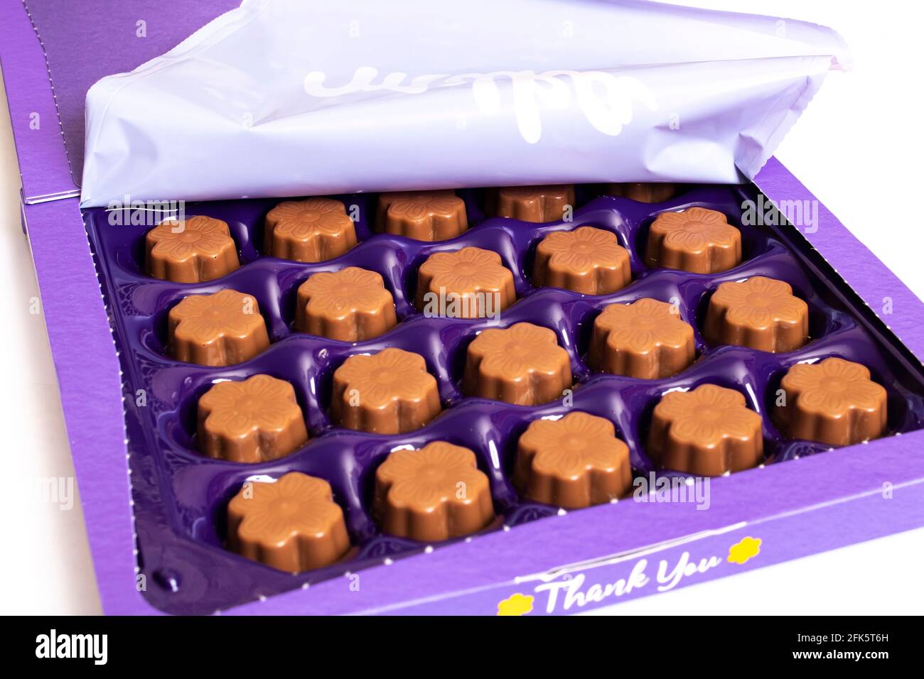 BELARUS, NOVOPOLOTSK - 28 AVRIL 2021 : boîte de chocolats Milka en gros plan Banque D'Images