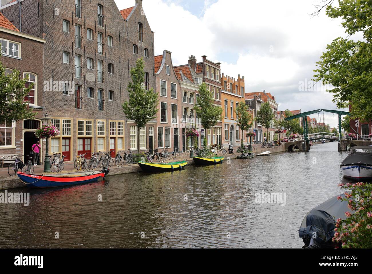 L'une des plus belles et historiques de Nederland, knittid avec les canaux Leiden Banque D'Images