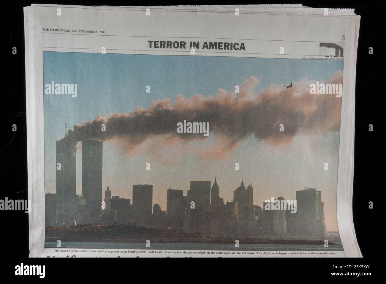 Page intérieure du journal The Times à la suite des attaques terroristes contre les États-Unis le 11 septembre 2001. Banque D'Images