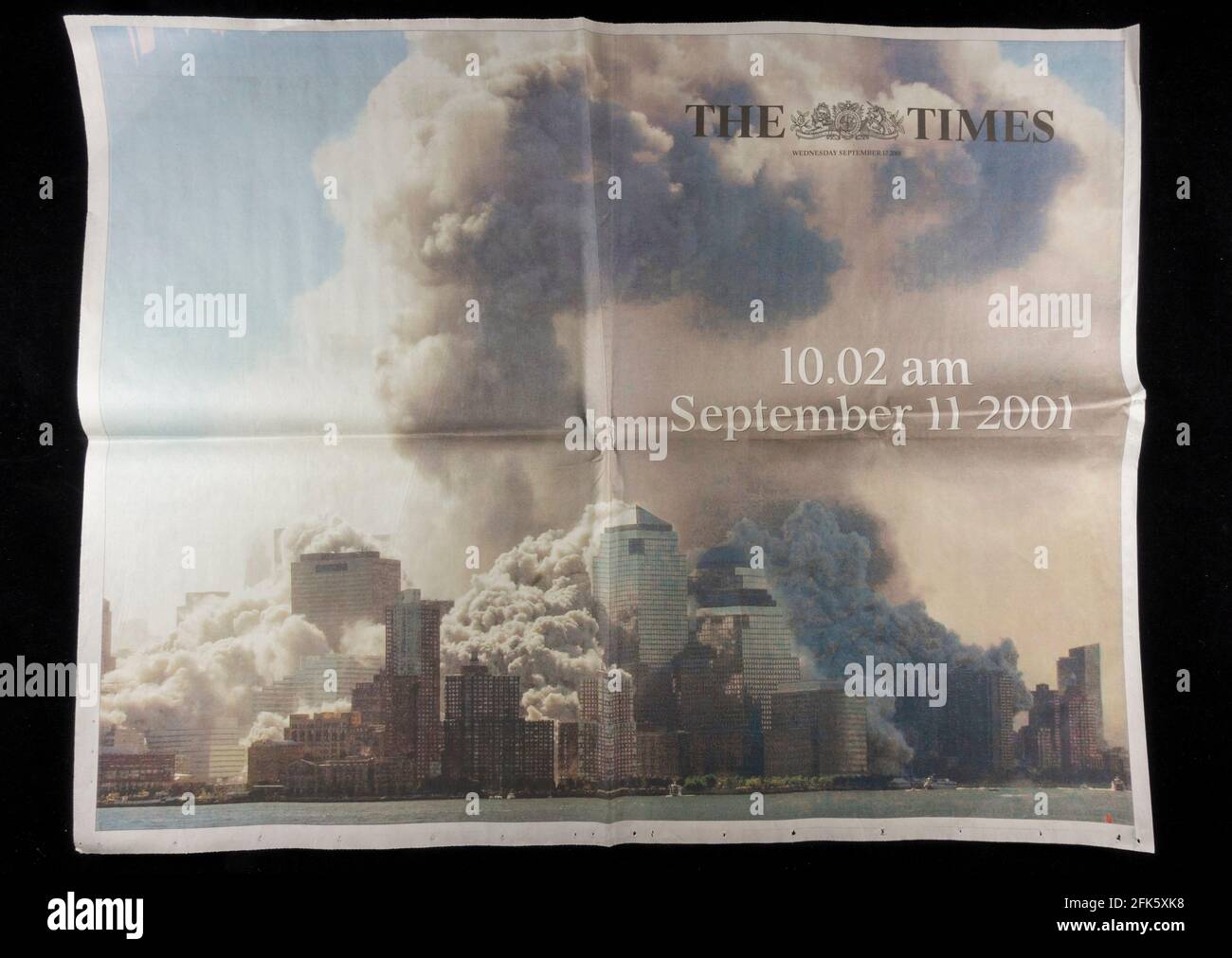 Double page sur le journal The Times (Royaume-Uni) à la suite des attaques terroristes contre les États-Unis le 11 septembre 2001. Banque D'Images