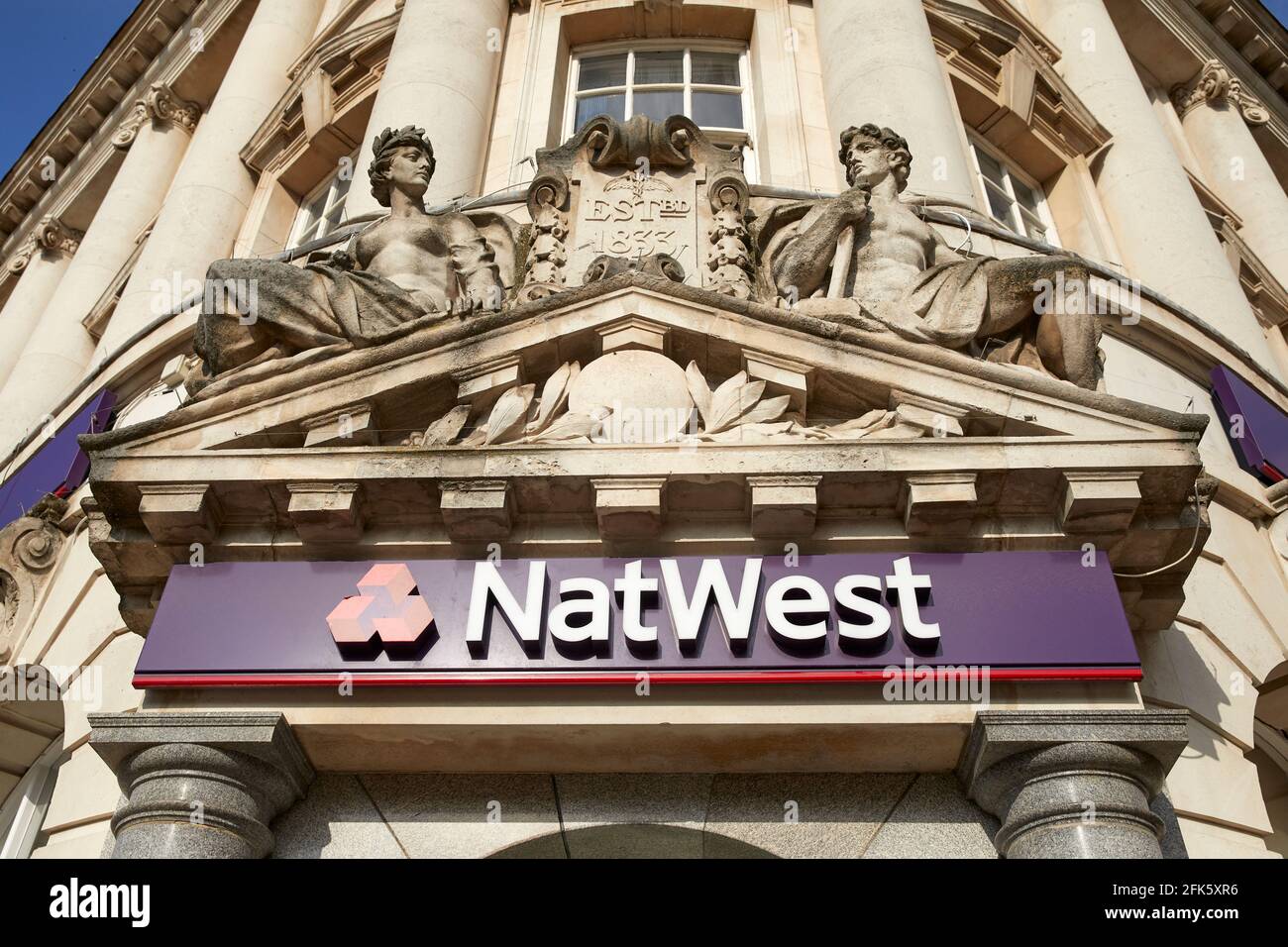 Wolverhampton ville, dans l'ouest Midlands Queen Square entrée décorative e à la banque NatWest Banque D'Images