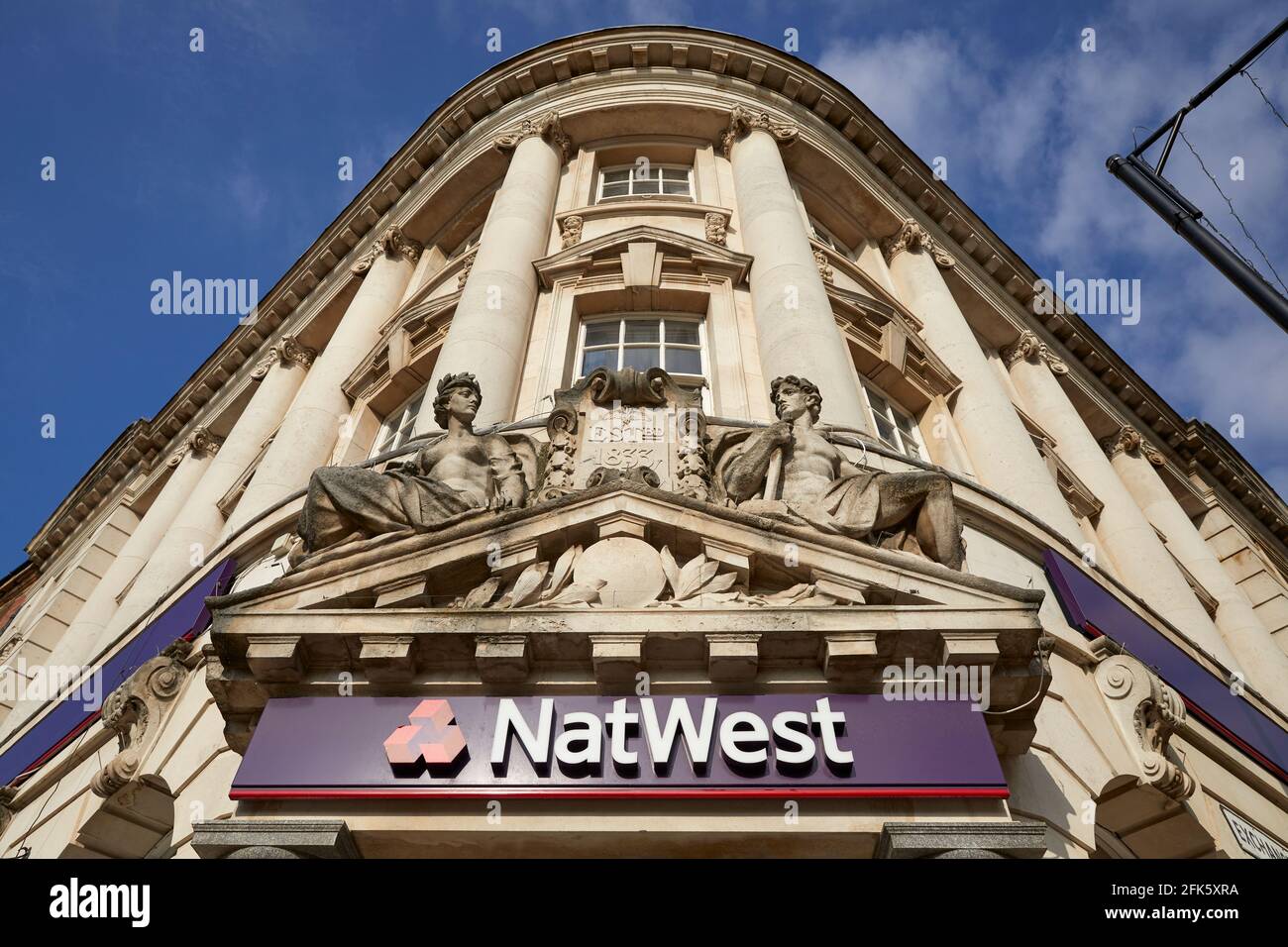 Wolverhampton ville, dans l'ouest Midlands Queen Square entrée décorative e à la banque NatWest Banque D'Images