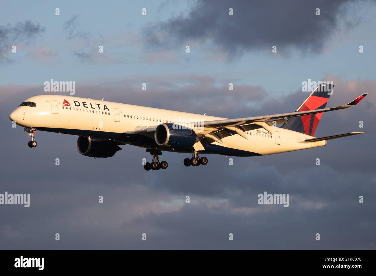 AMSTERDAM, PAYS-BAS - 12 septembre 2020 : Delta Air Lines (DL / DAL) approche de l'aéroport d'Amsterdam Schiphol (EHAM/AMS) avec un Airbus A350-941 A359 (N510 Banque D'Images