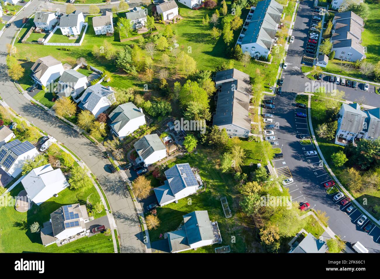 Vue aérienne des maisons sur le toit dans la petite ville de la Vue sur la campagne au-dessus des maisons à l'America NJ Banque D'Images