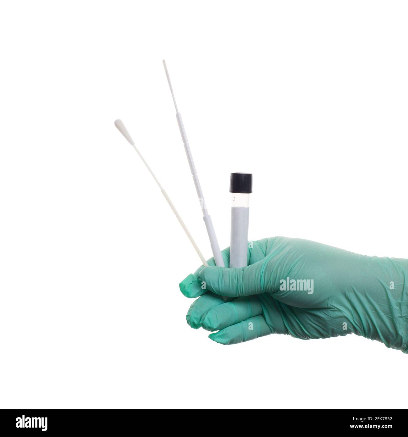 Kit de test du coronavirus chez un professionnel de la santé isolé à la main. Médecine, santé et concept Covid-19 Banque D'Images