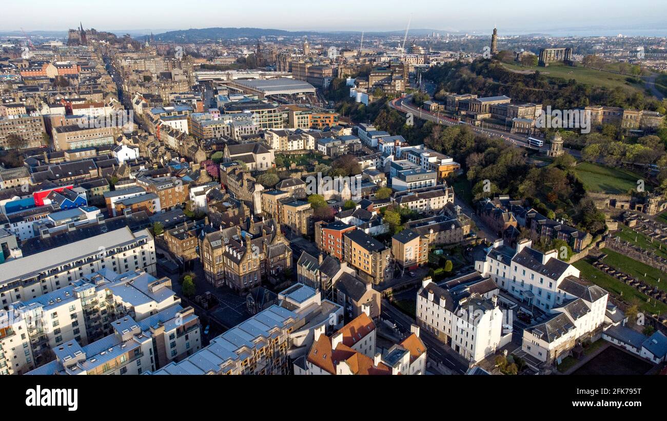 Le Royal Mile à Édimbourg. Date de la photo : jeudi 29 avril 2021. Banque D'Images
